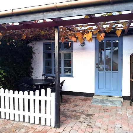 Cosy Cottage In A Garden Ishøj Extérieur photo